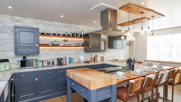 Cottage | Private kitchen | Cookware/dishes/utensils