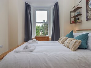 3 bedrooms, individually decorated, individually furnished, free WiFi - Rockland House (Brixham)