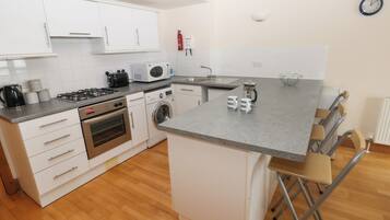 Cookware/dishes/utensils