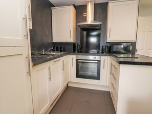 冰箱、洗碗机、电热水壶、烤面包机