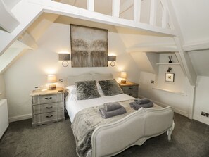 2 bedrooms, individually decorated, individually furnished, free WiFi