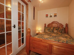 1 Schlafzimmer, individuell dekoriert, individuell eingerichtet