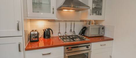 Cookware/dishes/utensils