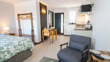 1 bedroom, individually decorated, individually furnished, free WiFi
