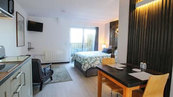 1 bedroom, individually decorated, individually furnished, free WiFi