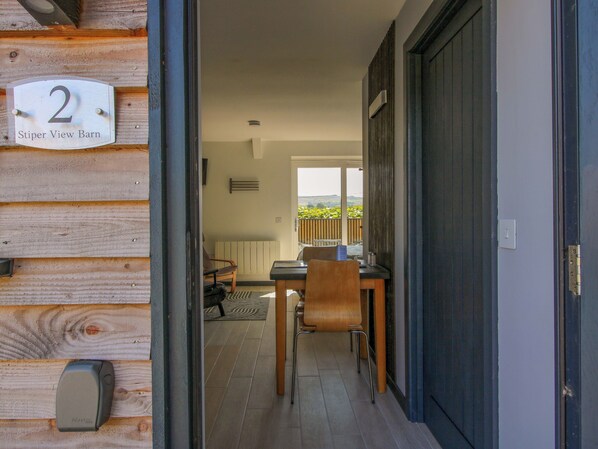 المنشأة من الداخل