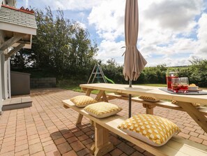 Outdoor dining - Buddicombe House (Ilfracombe)