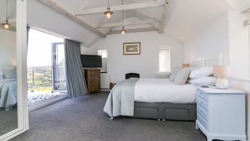 5 bedrooms, individually decorated, individually furnished, free WiFi