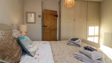 2 bedrooms, individually decorated, individually furnished, free WiFi