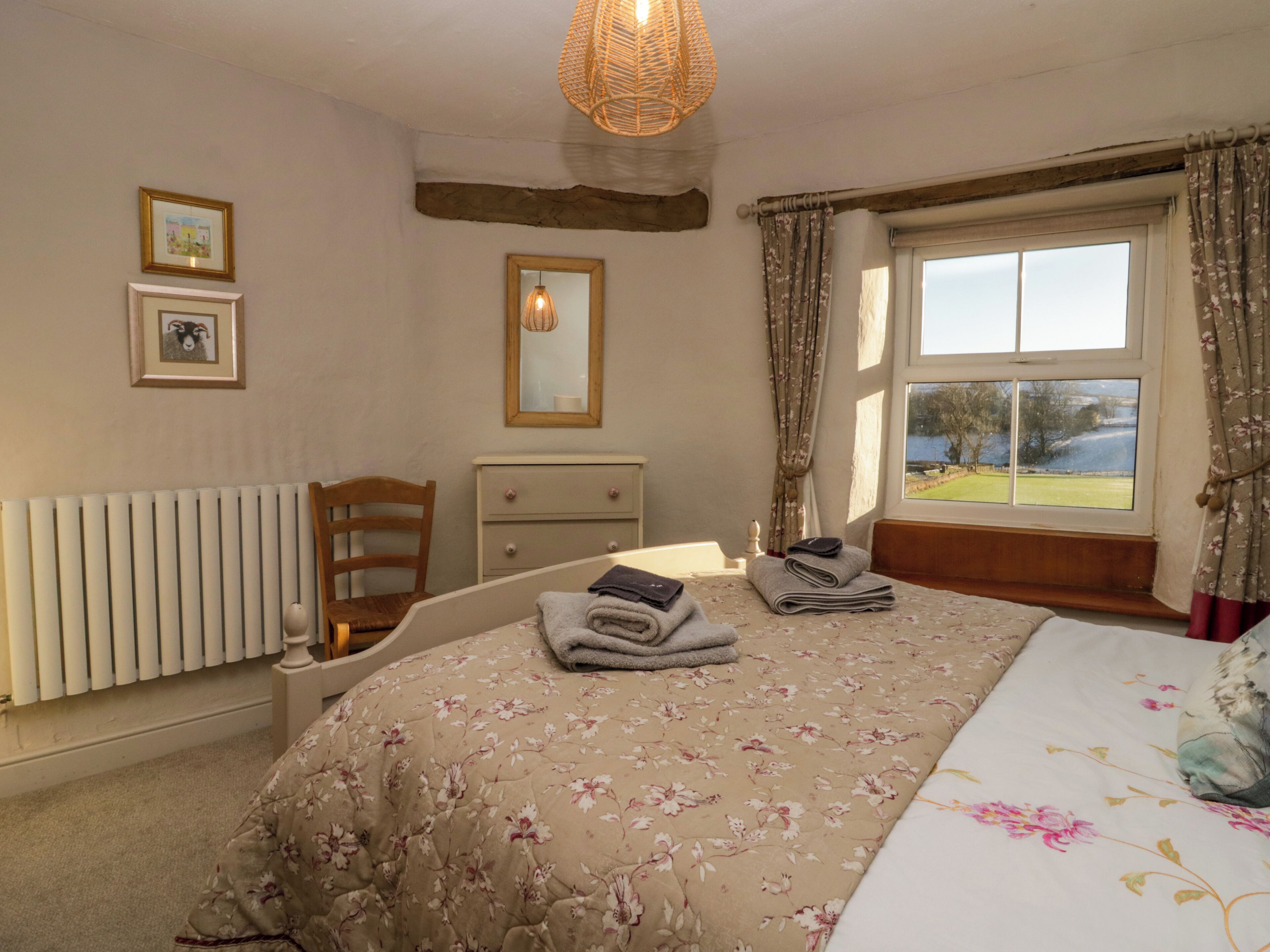 2 chambres, accès au Wi-Fi (inclus), décor unique, ameublement unique