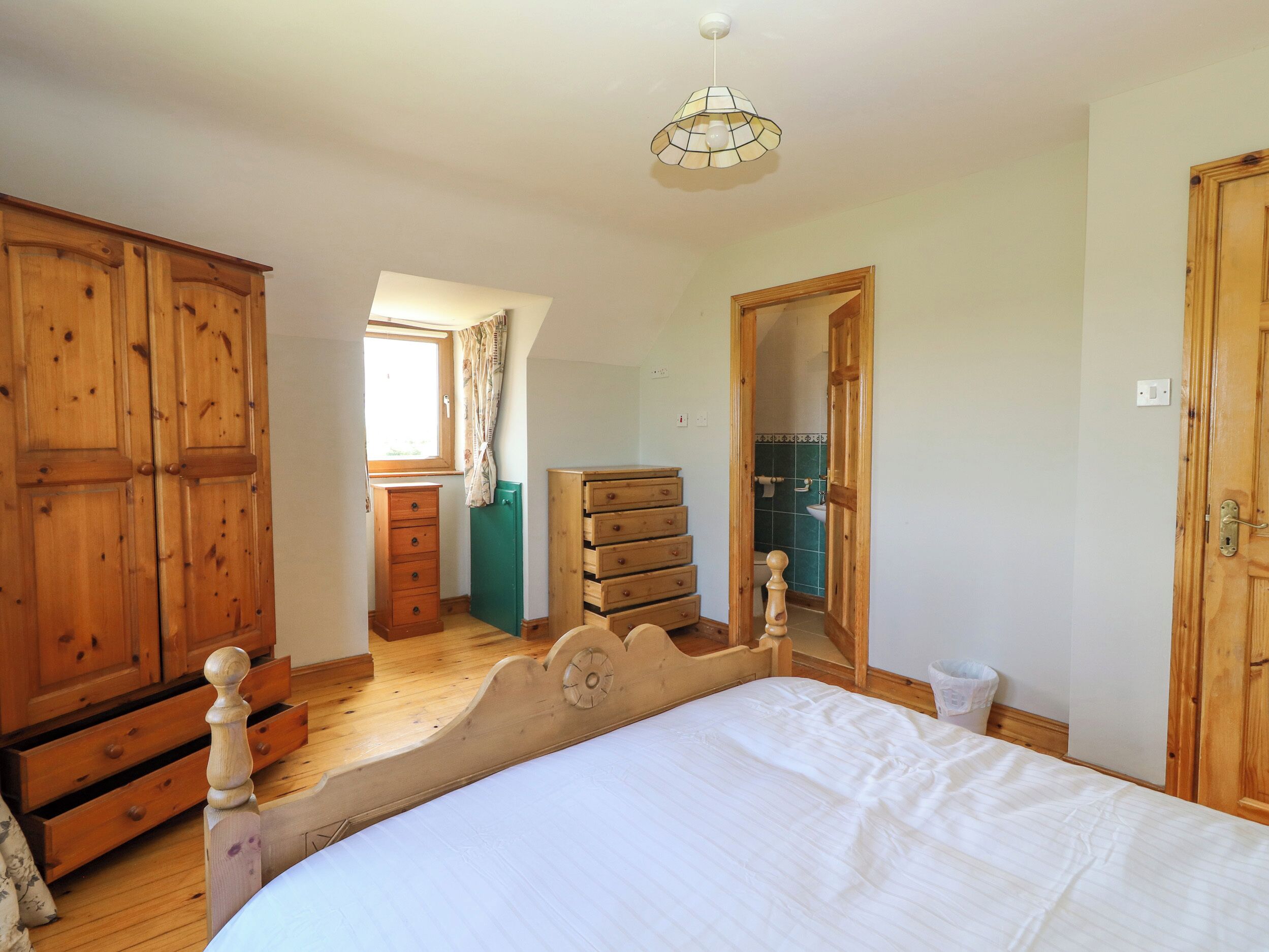 4 bedrooms, individually decorated, individually furnished, free WiFi