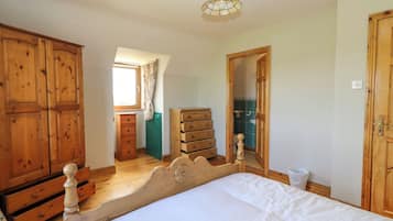 4 bedrooms, individually decorated, individually furnished, free WiFi
