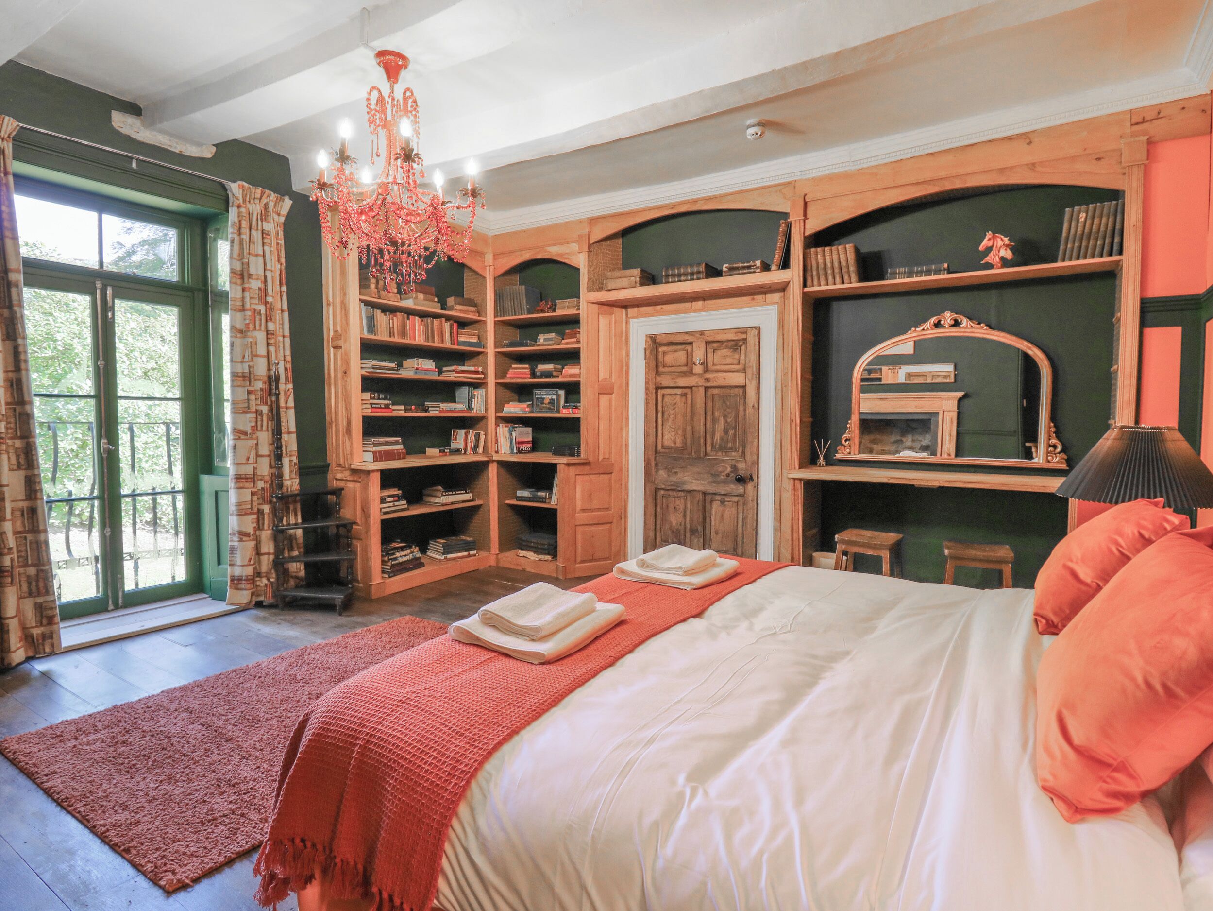 10 bedrooms, individually decorated, individually furnished, free WiFi