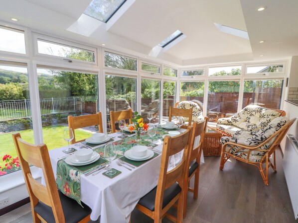 Dining - Craggy View (Kendal)