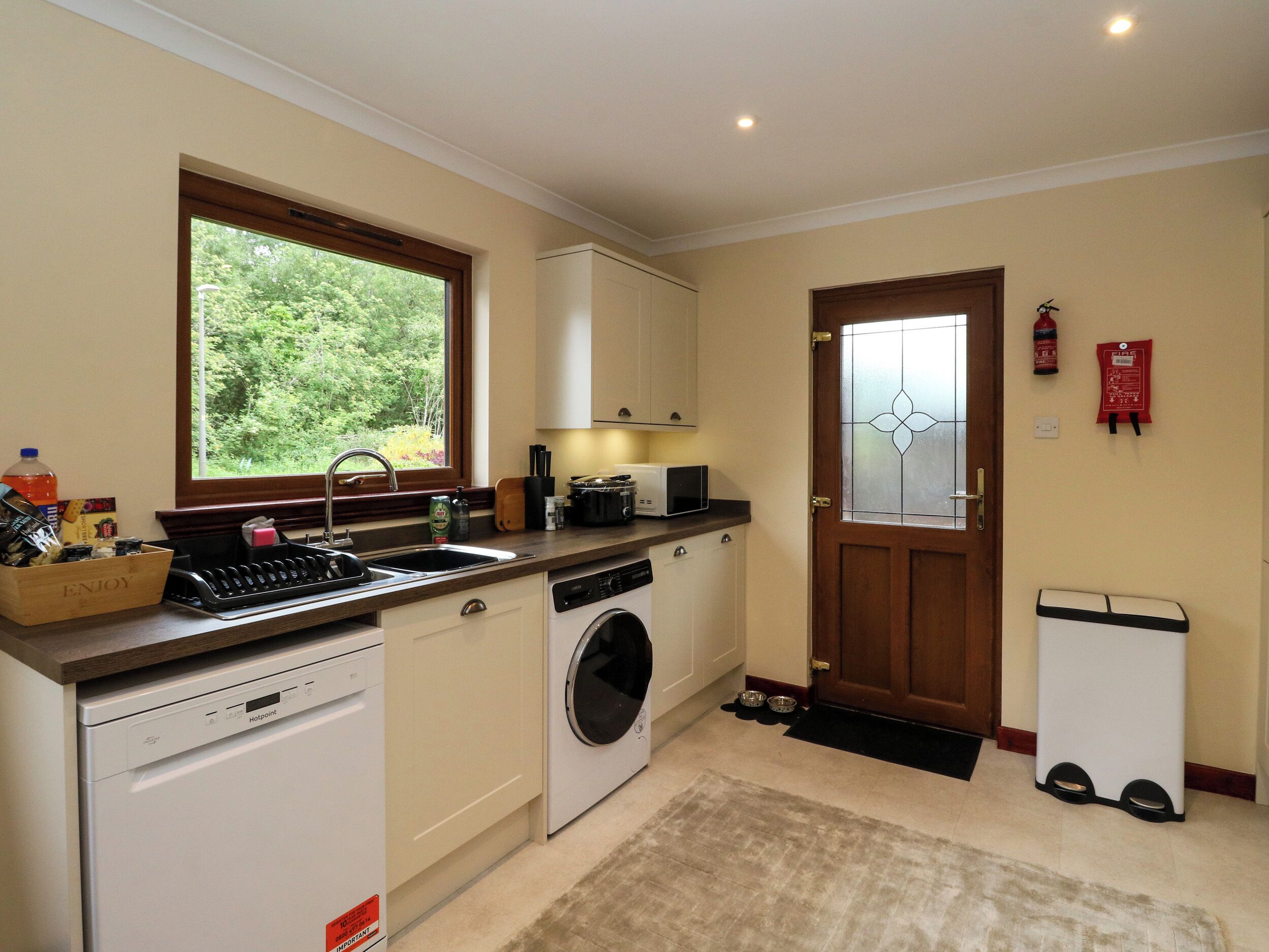 Fridge, dishwasher, cookware/dishes/utensils