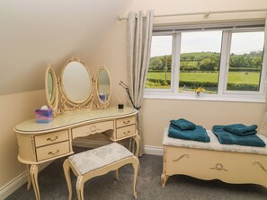 Interior - Monument View (Badminton)