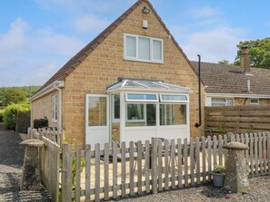 Exterior - Monument View (Badminton)