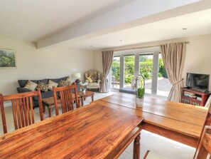 Interior - Monument View (Badminton)