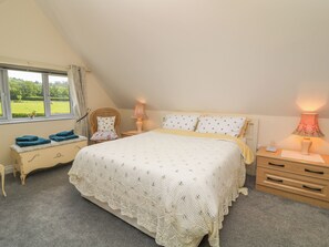 2 bedrooms, individually decorated, individually furnished, free WiFi - Monument View (Badminton)