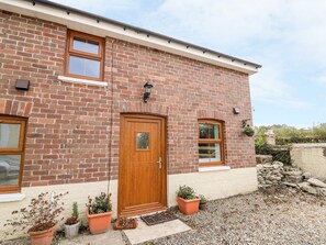 Exterior detail - Field View (Llanybydder)