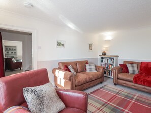 Cottage | Living area - Fuchsia Cottage (Fortrose)