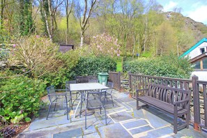 Outdoor dining - Hafan Cottage (Caernarfon)