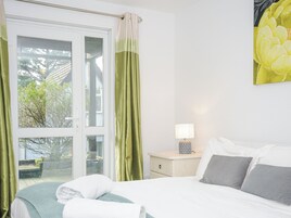 3 多间卧室、特色装  修、特色家居、免费 WiFi