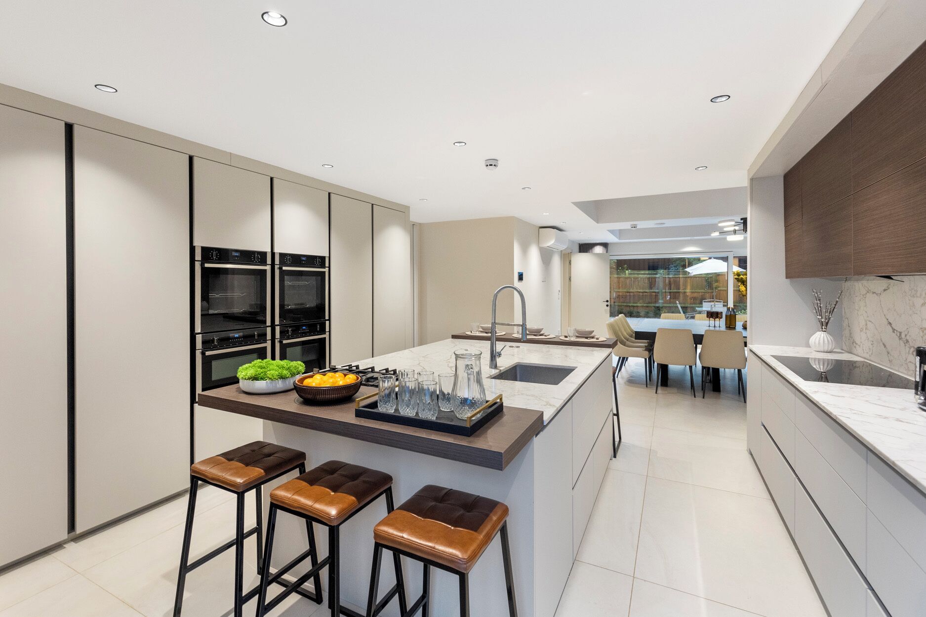 Lava-louças, talheres/pratos/utensílios de cozinha