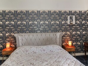 7 quartos, individualmente decorados, individualmente mobiliados