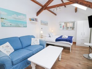 1 bedroom, individually decorated, individually furnished, free WiFi - Upper Calffield Studio (Haverfordwest)
