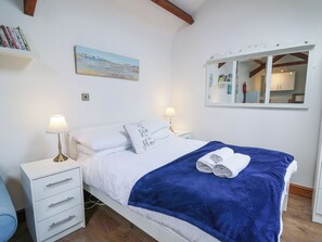 1 bedroom, individually decorated, individually furnished, free WiFi - Upper Calffield Studio (Haverfordwest)