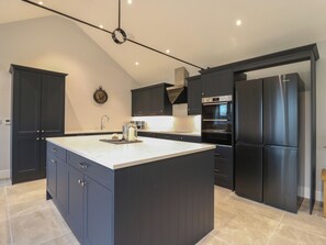 Fridge, dishwasher, cookware/dishes/utensils - Barley Cottage (Huntingdon)