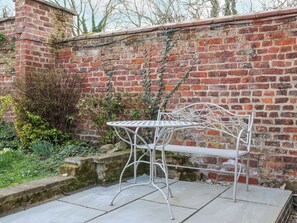 Outdoor dining - Fern Cottage (Driffield)