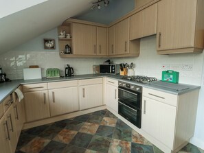 Fridge, dishwasher, electric kettle, toaster - Waters Edge (Y Felinheli)