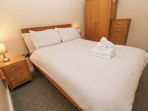 2 kamar tidur dan didekorasi berbeda-beda