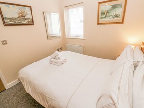 2 Schlafzimmer, individuell dekoriert, individuell eingerichtet