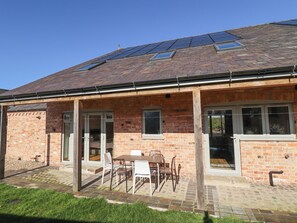 Outdoor dining - Heron's Den (Horncastle)