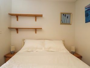 1 habitación, decoración personalizada y muebles diferentes 
