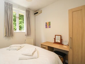 1 bedroom, individually decorated, individually furnished, free WiFi - Garden Cottage (Badminton)