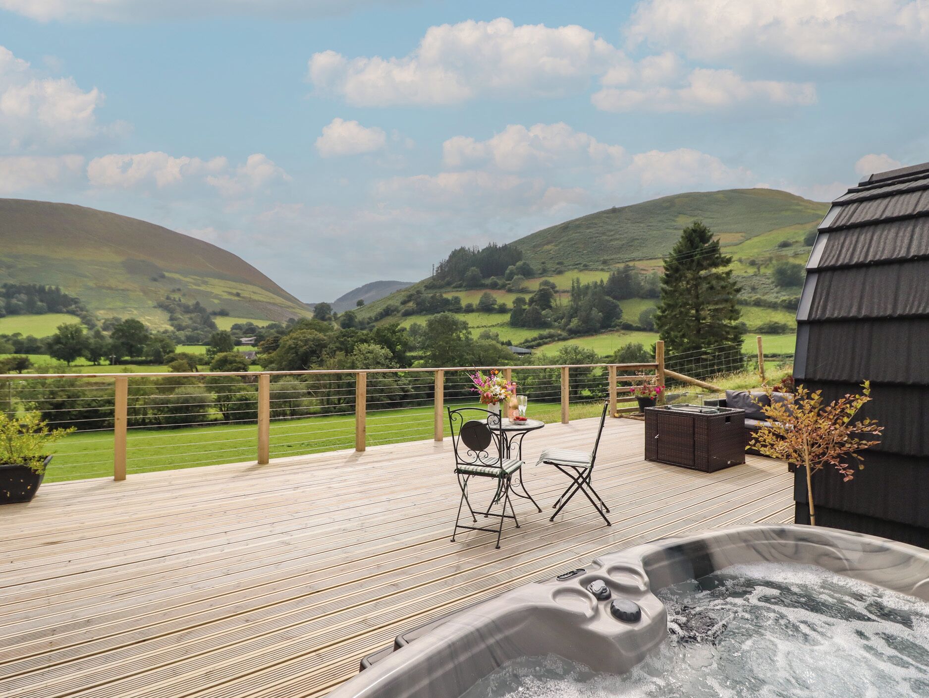 Cottage | Outdoor dining