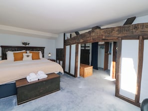 5 bedrooms, individually decorated, individually furnished, free WiFi