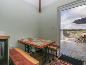 Outdoor dining - Doubletree Cottage (Warminster)