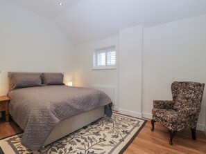 2 makuuhuonetta, yksilöllisesti sisustettu, yksilöllisesti kalustettu