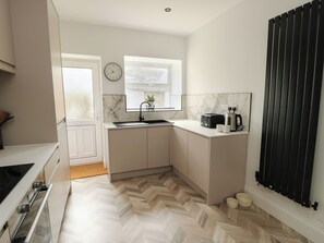 Fridge, dishwasher, electric kettle, toaster - 1 Mona Terrace (Holyhead)