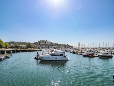 Marina/club náutico