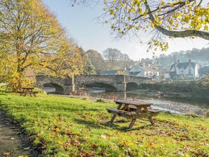 Outdoor dining - Cartref (Abergele)