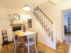 Cottage | Dining