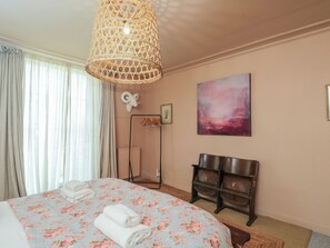 5 kamar tidur, Wi-Fi gratis, dan didekorasi berbeda-beda