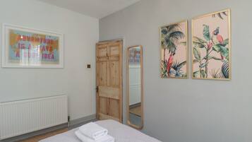 5 bedrooms, WiFi (free), individually decorated, individually furnished