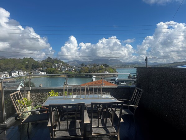 Cottage | Outdoor dining - The Quarterdeck (Porthmadog)